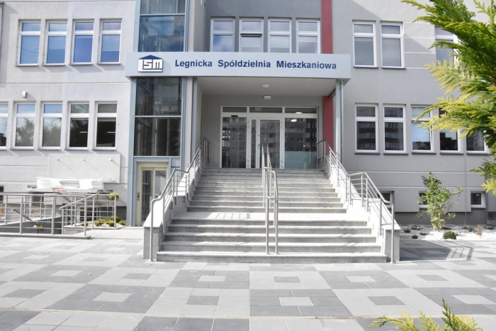 Działalność usługowa w budynku LSM przy ul. Gwiezdnej 8